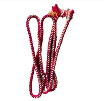 빨간색과 금색 허리띠 투명 케이스 포함