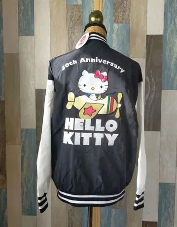 헬로키티 50주년 기념 바시티 자켓