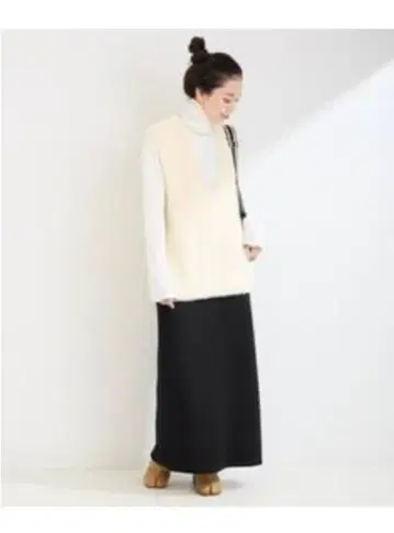 B.C STOCK 숏 샤기 베스트 종이상자 스커트 세트