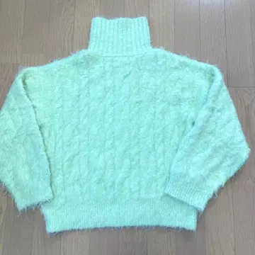 알시브 옅은 옐로우 컬러 터틀넥 스웨터 0041