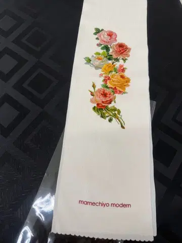 콩 센다이 모던 장식용 깃 화이트 장미