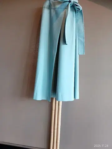 새상품급!! NOBLE 고급스럽고 예쁜 랩 스커트