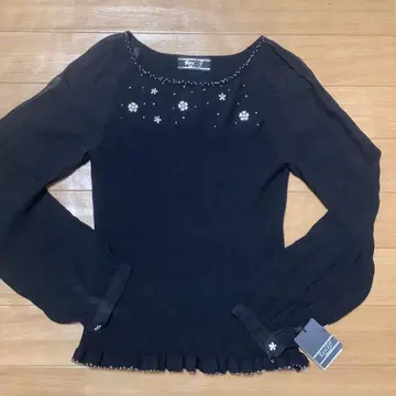 RayCliff 꽃 비즈 장식 긴팔 니트 미사용품. 울 97%