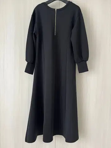 편안하고 날씬해 보이는 앞뒤 2WAY 하프 지퍼 원피스