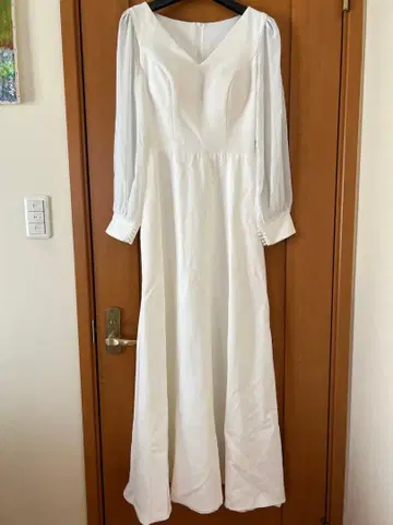 브라이덜 화이트 V넥 플레어 롱 드레스