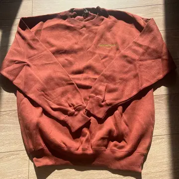 Roberta Saldena 브라운 맨투맨