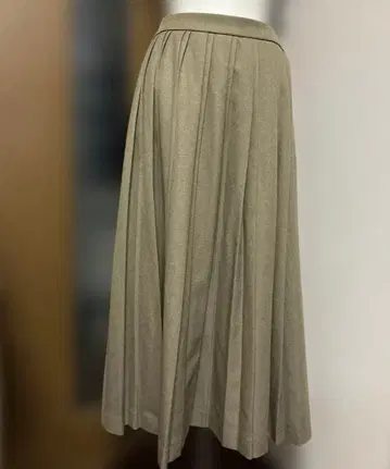베이지 플리츠 롱 스커트