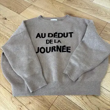 루즈비프 자카드 로고 니트