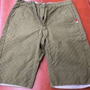 올리브 그린 숏팬츠