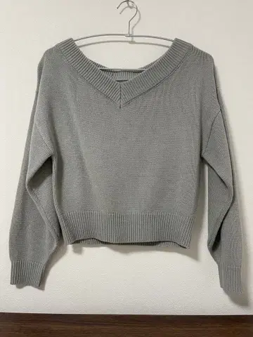 백 레이스업 V넥 니트 풀오버