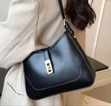 블랙 핸드백 23cm x 18cm