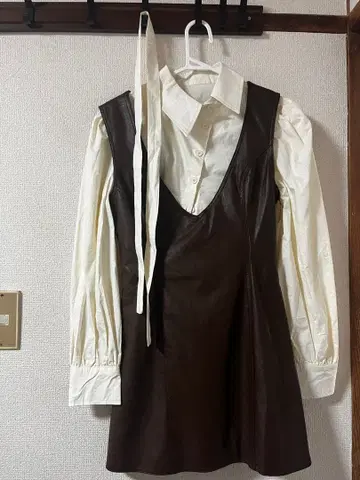 브라운 V넥 긴팔 원피스