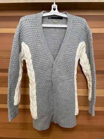 뮐러 오브 요시오쿠보 그레이 화이트 가디건