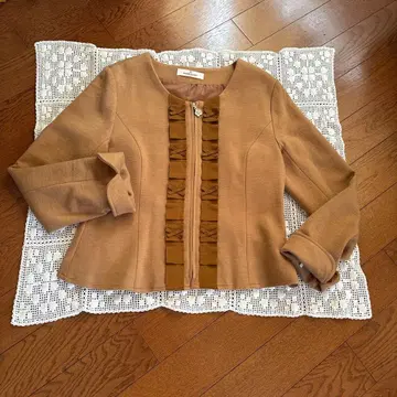 갤러리 비스콘티 프릴 노카라 자켓