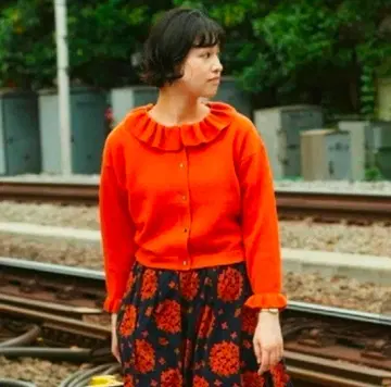 뷔르데사봉 지롱 라무 가디건 오렌지 컬러 프릴