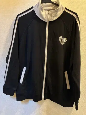 블랙 M 자수 로고 집업 자켓