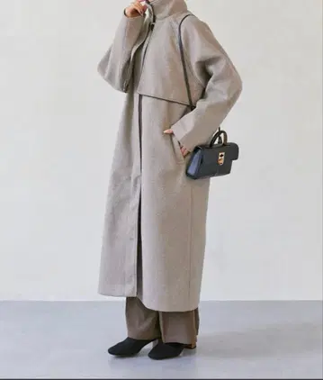 Thevon 페이크 울 파이핑 스탠드 카라 코트