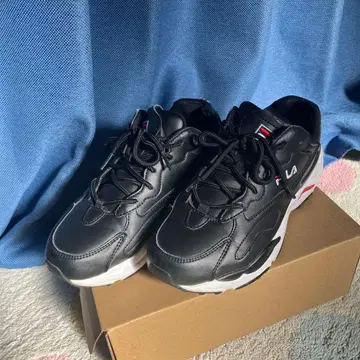 FILA 블랙 스니커즈