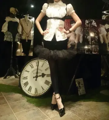 alice auaa 에나멜 가죽 브라