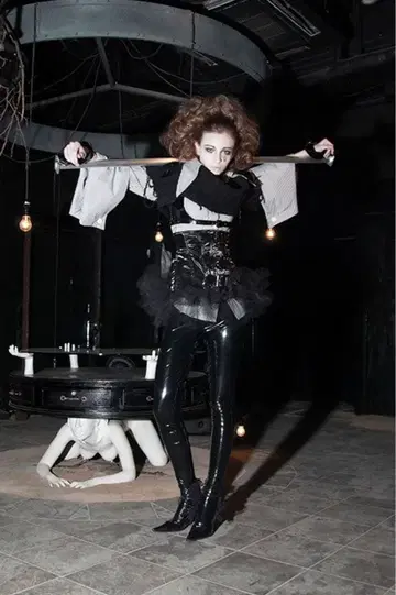 alice auaa 에나멜 가죽 브라