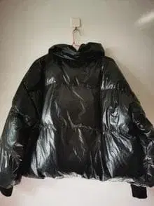 블랙 후드 부착 다운 자켓