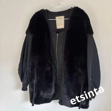 퍼와 나일론의 블랙 자켓