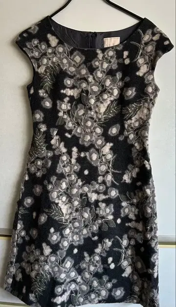 Sybilla 꽃무늬 자수 슬리브리스 원피스