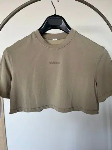 lululemon 베이지 크롭 T셔츠