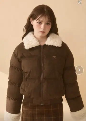 TITTY &CO. 퀼팅 보아 다운 브라운