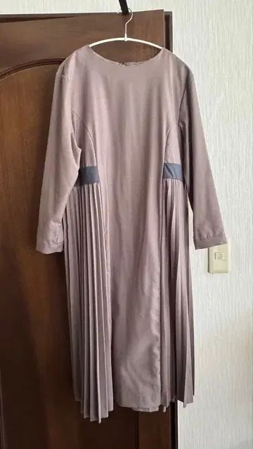 KELEN 케렌 차콜 그레이 플리츠 긴팔 원피스