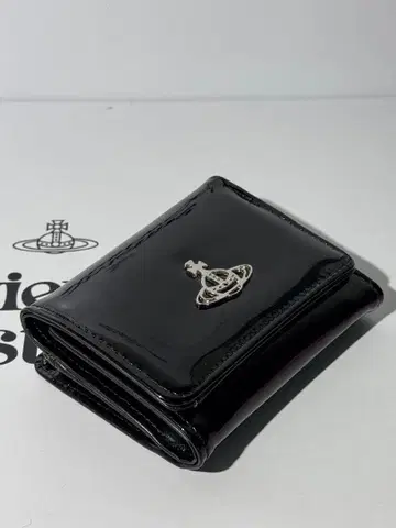 블랙 에나멜 3단 폴더형 지갑