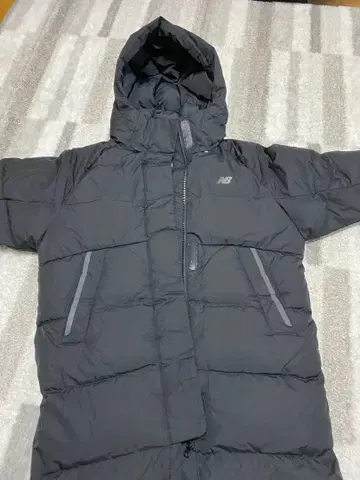 New Balance 다운 자켓 블랙