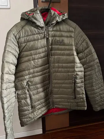 새상품급 잭 울프 스킨 다운 자켓 충전솜 남성용 M 사이즈