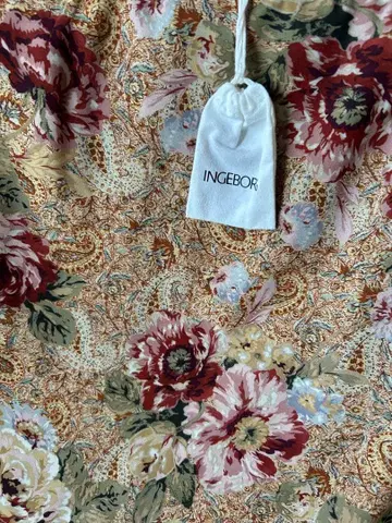 잉게보그 럭셔리함과 품격을 갖춘 2단 스커트