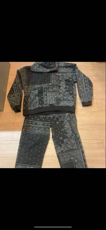 RVCA 반다나 패턴 셋업 L