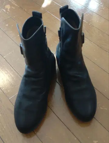 fitfit 블랙 가죽 버클 부츠