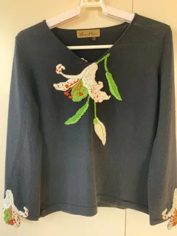 유키코 하나이 자수 니트 스웨터 긴팔 블랙