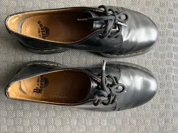 Dr. Martens 블랙 신발 발가락에 흠집 있음