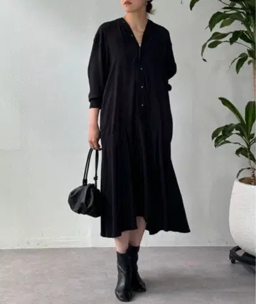 [ 새상품급 ] BEARDSLEY 컬러리스 셔츠 원피스 블랙 F