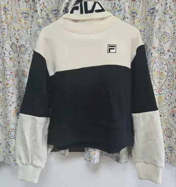 FILA 크롭 맨투맨 블랙/아이보리