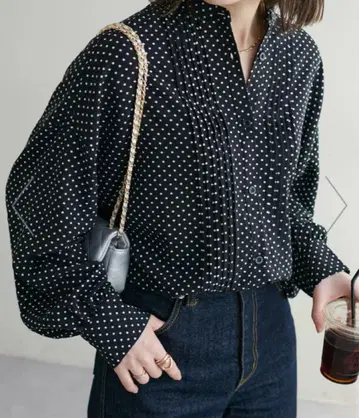 DISCOAT 디스코트 도트 핀턱 블라우스