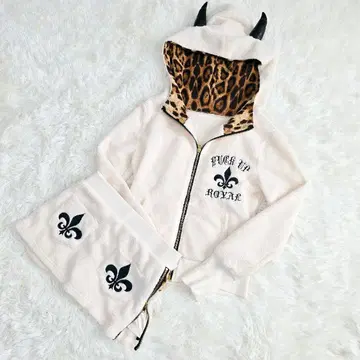 레어 d.i.a 셋업 레오파드 화이트 크로스 복슬복슬