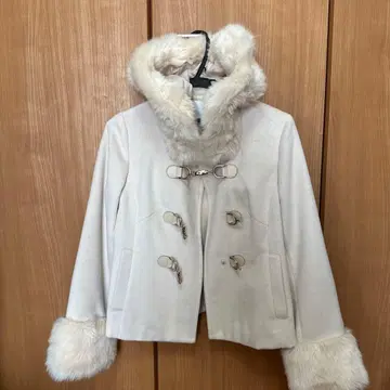 새상품급 CECIL McBEE 퍼 달린 더플 코트