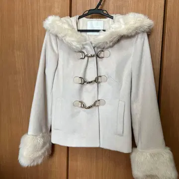 새상품급 CECIL McBEE 퍼 달린 더플 코트