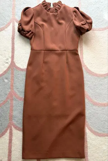 겨울 브라운 타이트 원피스 퍼프 슬리브