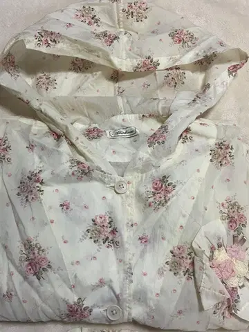 아키아카네 꽃무늬 프릴 아이보리 레인코트