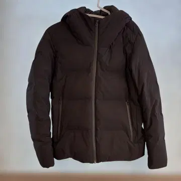 유니클로 심리스 다운 자켓 S 사이즈