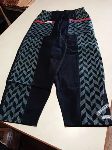 남색과 야가스리 팬츠