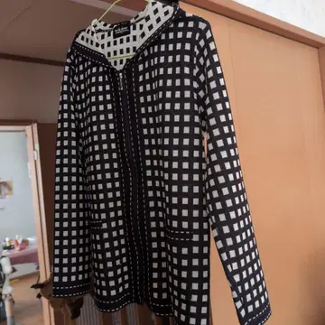 후드 부착 니트입니다