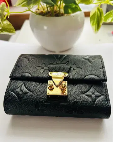 노브랜드 블랙 3단 폴더형 지갑